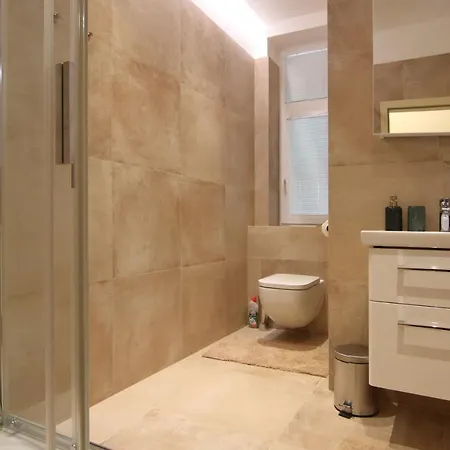Expat House Ii *