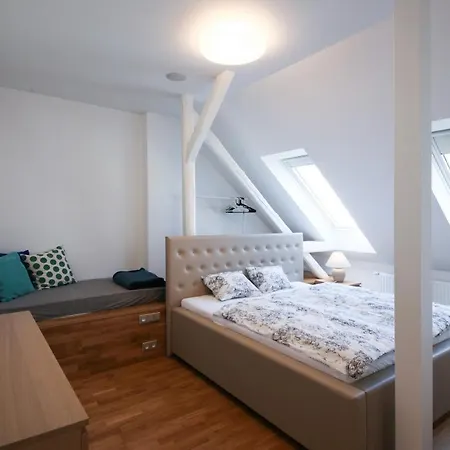 Expat House Ii *