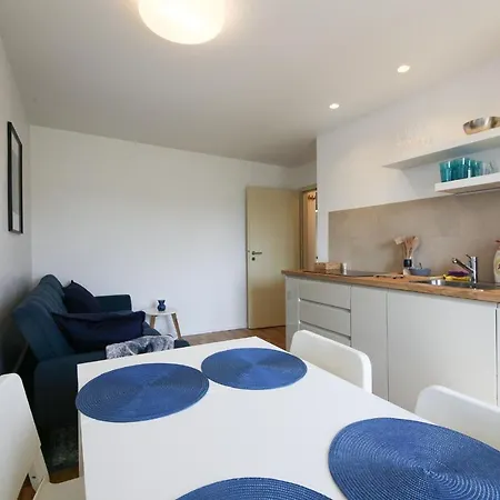 Expat House Ii *